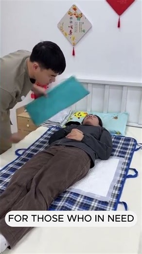 The Essential Care Tool That Makes Lifting Safe & Easy 1️⃣ Padded Bed Senior Transfer Helper