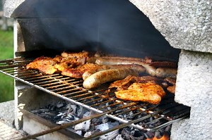 How to Clean Rusty Grill Grates: 6 Ways That Really Work | LoveToKnow