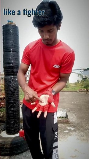 How To Wrap Your Hands Like a Fighter 🥊 | Boxing Tips for Beginners! #boxing #muaythai #yt #mma