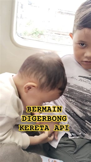 DUA ABANG BERADIK BERMAIN DIGERBONG KERETA API