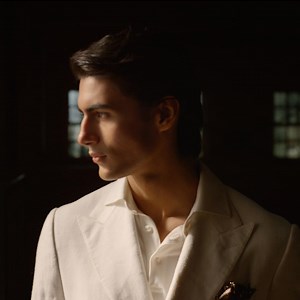 ラルフ・ローレンにとって故郷であり、隠れ家であるハンプトンズよりインスピレーションを得た、ブルーとホワイトのシェードを追求したラルフ ローレン スプリング2025コレクション。 | Ralph Lauren | Facebook