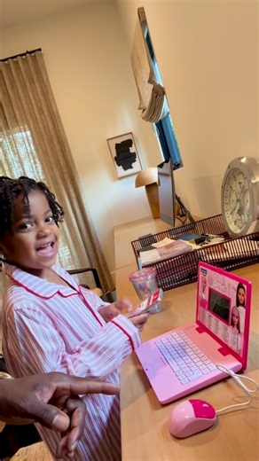 Kevin Hart on Instagram: "Office talks with Ori Pie…. 😂😂😂😂 Please look at how she attacks the computer at the end of the video 😂😂😂😂😂 #Harts"