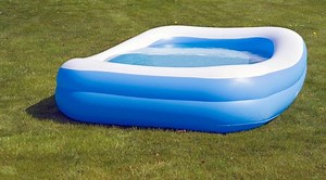 How To Inflate A Kiddie Pool Without Turning Blue | Fun In The Yard