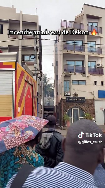Le courant d’un immeuble et la moto de quelqu’un ont pris feu 🔥 au niveau de decon #tiktoktogo🇹🇬#lometogo