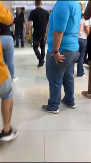 CALI INFORMA on Instagram: "Hecho insólito en Cosmocentro, Cali 🚨 Un carro ingresó en reversa al centro comercial Cosmocentro y terminó afectando el local Menta, causando daños materiales. De acuerdo con la información preliminar, no se reportan personas lesionadas. La situación generó alarma entre visitantes y comerciantes del sector. Autoridades y administración del centro comercial evalúan lo ocurrido para establecer responsabilidades y cuantificar los daños."