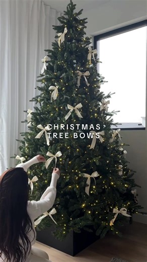 Easiest Bows for Your Christmas Tree Decorations