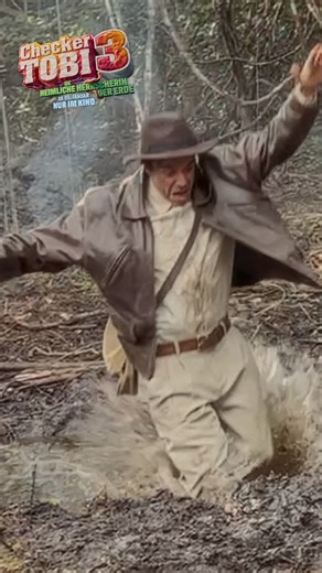 Im Trailer zum dritten «Checker Tobi» -Film ist bereits ein kleiner Blick auf den Anfang des Films zu sehen – und die Dreharbeiten dazu waren ein echter SCHLAMMassel! 😅 Was für ein Aufwand hinter diesen Szenen steckt, seht ihr bald im Kino. 🍿 CHECKER TOBI 3 – Die heimliche Herrscherin der Erde | Ab 8. Januar 2026 nur im Kino. | Filmcoopi Zürich