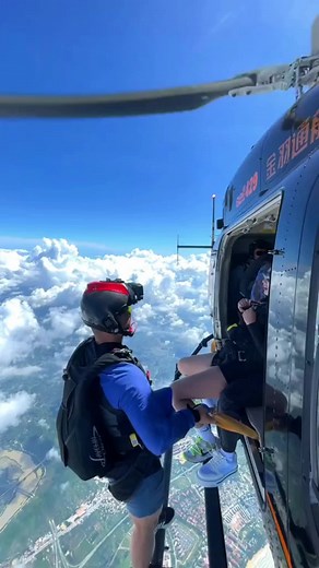 Challenging one’s limits is giving oneself the best redemption#skydiving