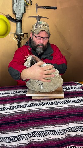 303K views · 6.3K reactions | #geodeopening #diamondsaw #agate #jasper #hardwork #hardrock #woodiesrockshop #chatoyancy #crystal #mystery #geode #woodiesrockshop #lapidary #pyrite #hardwork #hardrock #woodiesrockshop #chatoyancy #crystal #mystery #quartz #calcite #sparkle | KeokukGeodes | Facebook