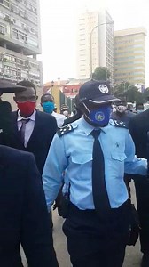 Brigadeiro 10 Pacotes conduz a Marcha do movimento político CRENTES-PARTIDO DOS JOVENS rumo ao Tribunal constitucional. | Brigadeiro 10 Pacotes