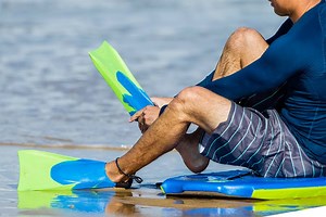 How to put on a pair of bodyboarding fins