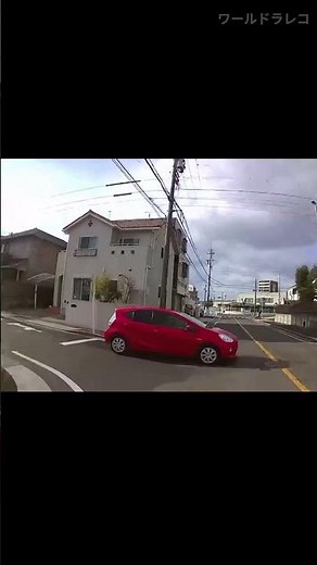 右を一切見ずに道路へ飛び出すアクア ドラレコ Car Crash Dash Cam Bad Drivers Driving Fails