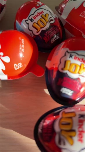 Stranger Things Merchandise Unboxing and Review