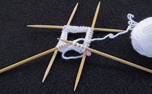 Knitting Using Double Pointed Needles [A How To Knitting Tutorial]