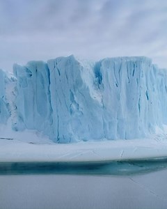 Connaissez vous le pays du blizzard ? 🤔 Des paysages spectaculaires, des icebergs aux tailles et formes variées : L'Antarctique 📺 « Face cachée des pôles », ce mercredi à 20h45 sur la chaîne Science & Vie TV | Science & Vie TV