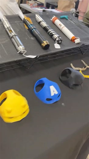 These cat hats are the most craziest things I’ve ever seen. The people really buy this. #cat #buy ￼