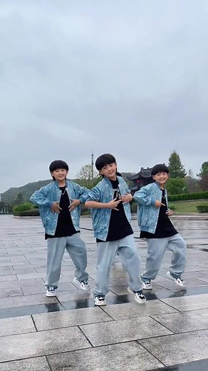 Learn the Entertaining Jitterbug Dance Moves with the Triplet Sisters