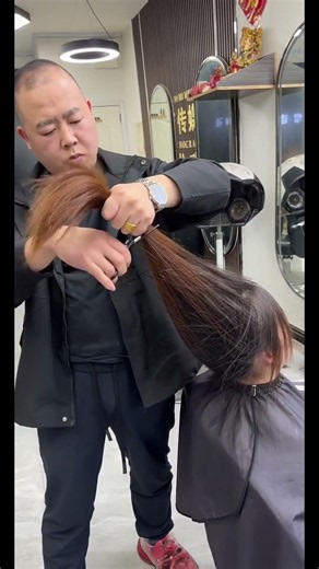 The haircut perfectly captured her elegant and sop #barbershop #haircut #wigs