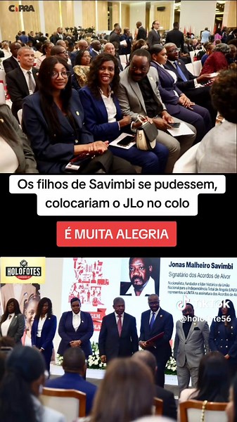 Filhos de Savimbi satisfeitos com a condecoração do pai.
