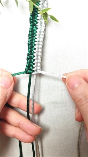 How to make a simple bracelet/pulsera/square knot variation#diy#crafts #handmade #macrame#knitting