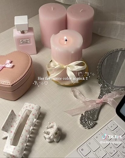 Pink Aesthetic Vibes: Waking Up with Style