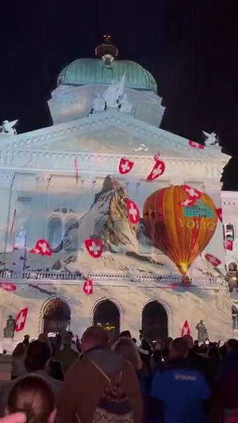 RENDEZ-VOUS BUNDESPLATZ 2025: VOYAGE 🌍 is an annual light and sound show in the heart of Bern