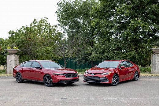 Toyota Camry Hybrid Vs. Honda Accord Hybrid: Which Is Best? | Cars.com