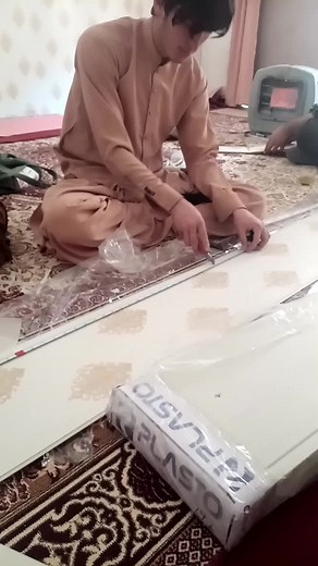 Expert Tips for Wallpapering Your Home