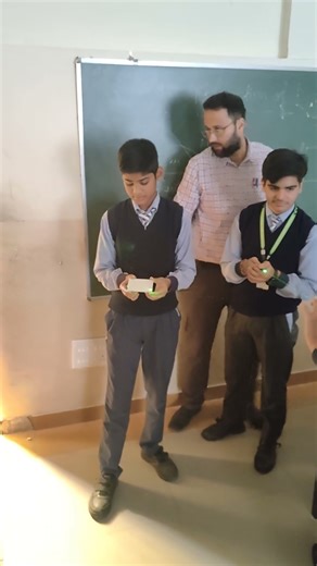 How multiple reflection of light takes place through plane mirrors