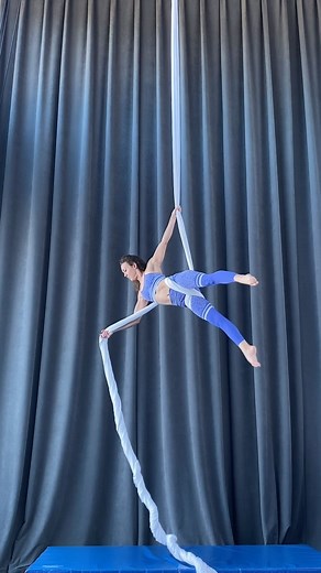 🌀 Infinity Thread Through - Front Balance Entry ✔️ Full step-by-step tutorial on Aerial Physique TV of this skill and hundreds more! Free 3-day trial www.aerialphysique.tv [link in bio] ➖ 🎶 Tulum by @vandeluxmusic | Aerial Physique