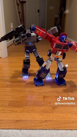 Pre-Order Auto-Converting Transformers Megatron - Robosen & Hasbro Pulse