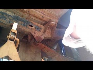 JEEP CJ7 LEAF SPRING BOLT REMOVAL TRICK