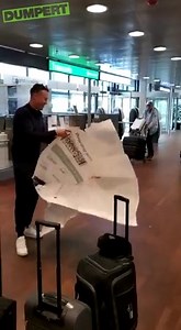 Hier is je boardingpass, speciaal voor jou uitgeprint! | dumpert.nl