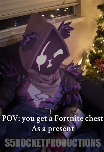 Raven Team Leader gets a Fortnite loot chest for Christmas from Highwire and Pilot. @evancray707 @Fort Fuzzies @Max #fortnite #raventeamleader #highwire #titanfall #fortnitememes