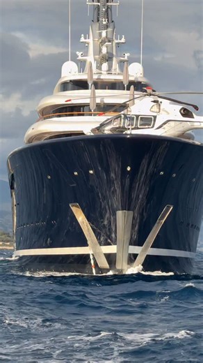 The $645 million, 390-ft. BREAKTHROUGH gigayacht was commissioned by Bill Gates and is the world’s first hydrogen powered superyacht. With 14 balconies, 7 swim platforms, an underwater and 27-foot wide infinity pool, the yacht runs on liquid hydrogen and its only emission is water. 📲 Download the YachtWorld app today! #yachtworld #billgates #yacht #luxury #superyacht #megayacht #gigayacht | YachtWorld