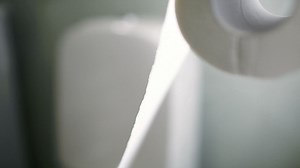 Unrolling toilet paper - Free Stock Video