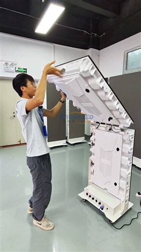 It can be locked after folding.#ledscreen #leddisplay #eagerled #rentalleddisplay #ledwall #WorldCup