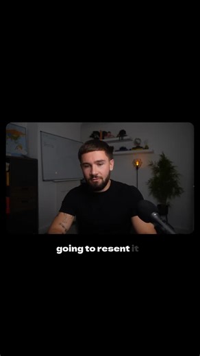 The ADHD Entrepreneur Podcast on Instagram: "I spent years building a business I fucking hated. Not because I chose the wrong niche. Not because I wasn’t working hard enough. Because I was following advice from people whose brains work nothing like mine. Every business guru told me the same thing. 👉🏼 Batch content in advance. 👉🏼 Time-block your calendar. And I tried. God, I tried. But it felt like swimming against the tide. Expending massive energy just to stay in one place. I’d wake up drea