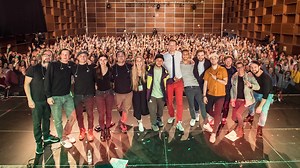 8.000 BAYERN 3 Fans feiern den ersten Auftritt von Leony in ihrer Heimatstadt!