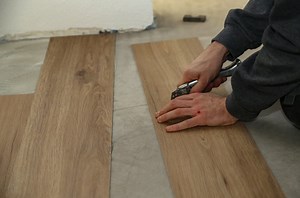 How to Cut Vinyl Plank Flooring? (Step-by-Step Tutorial)