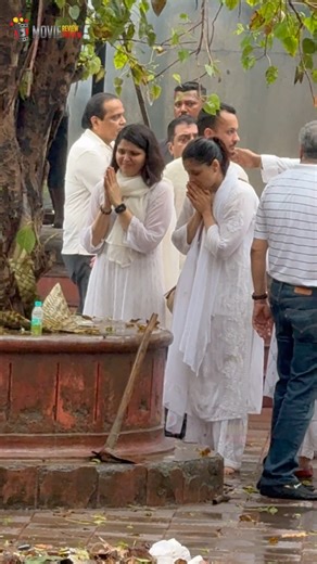 198K views · 1.3K reactions | Mannara Chopra And Mitali Handa Crying Badly At Father FuneraI! #manarachopra #MitaliHanda #RamanRaiHanda #RIP #bollywood | Movie Review Preview | Facebook