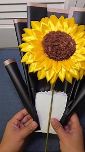 151K views · 1.4K reactions | Tutorial Cómo envolver un girasol no tengo derecho de autor no tengo derecho a la música | Elvirita | Facebook