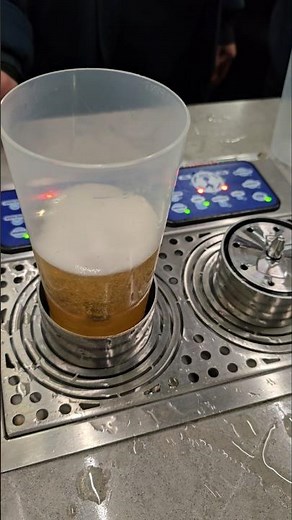 THE 10 SECOND PINT AT THE TOTTENHAM HOTSPUR STADIUM: Beer Filled From The Bottom of the Cup