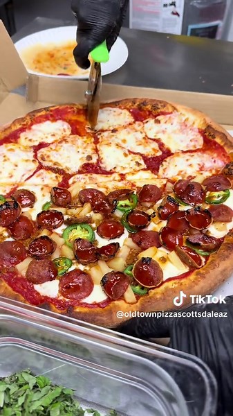 Straight Out Of the Oven🔥 Here Only At Old Town Pizza 📍7111 E 5th Ave Scottsdale, AZ #pizza #viral #scottsdale #fyp #newyorkstyle