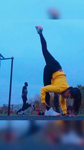 #standingsplit not straight enough yet!😫 #JoyWithPret #JUSTDANCEMOVES #fypシ #yogagirl #flexiblegirls #calisthenicsgirls #hiitit #footieworkout #split