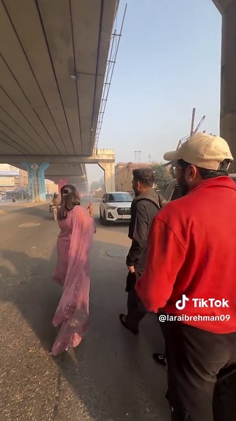 Had a dream of an androon shoot in Gujranwala and today we finally brought it to life. Aj humny shoot kiya Androon Gujranwala main, and proudly sharing that this is the first ever couple androon shoot in Gujranwala by US! Each frame carried the warmth of old streets, the charm of heritage, and the raw, unfiltered beauty of Gujranwala’s androon life. The colours, the people, the corners — everything felt timeless. Can’t wait to share this entire series with you all. Stay tuned. 🤍✨ #androongujran