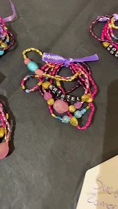 2.8K views · 85 reactions | FILMPJE…Ja dit moeten we even laten zien …. Zoooo lief …Annemarie Jongman….. wat een prachtig kado en dat je daar zoveel tijd in heb gestoken … we zijn dankbaar en gaan hem met liefde dragen @kus Kris rina Jenny bobbie 磊Bobbie Bobbie | lakrissfashion.nl | Facebook