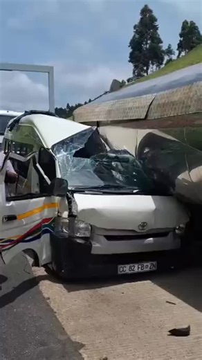 Taurus Medical & Security on Instagram: "*Crash* on N3 Southbound before Marianhill Toll Plaza All Services are in Attendance 🙏"