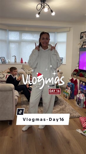 Vlogmas Day 16: School Christmas Performance Highlights