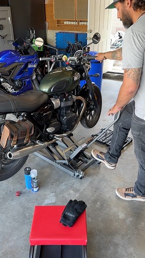 30K views · 301 reactions | Working on your motorcycle? Check out this Pittsburgh Steel Motorcycle Lift! The heavy-duty hydraulic pump lifts 1500 lb. to a max height of 16-3/8”. Learn more here: https://hf.tools/www60536 | Harbor Freight | Facebook